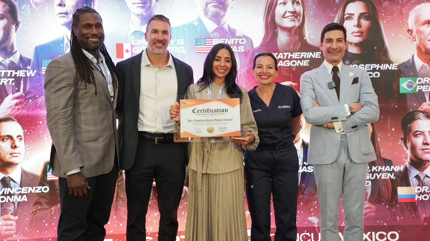 Ceremonia de certificación en un evento ISSCA anterior